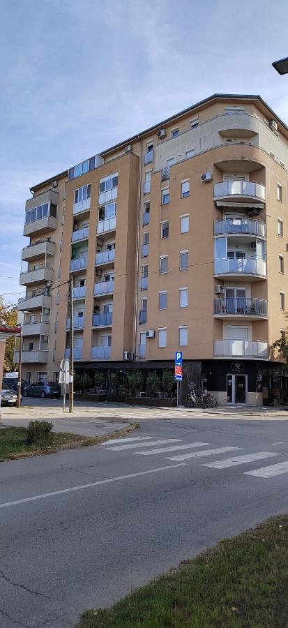 Lux Apartman Ava Kikinda 外观 照片